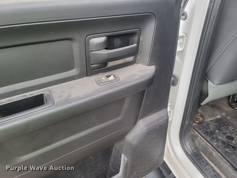 image for item MH9624 2016 Dodge Ram 2500HD  Crew Cab pickup truck