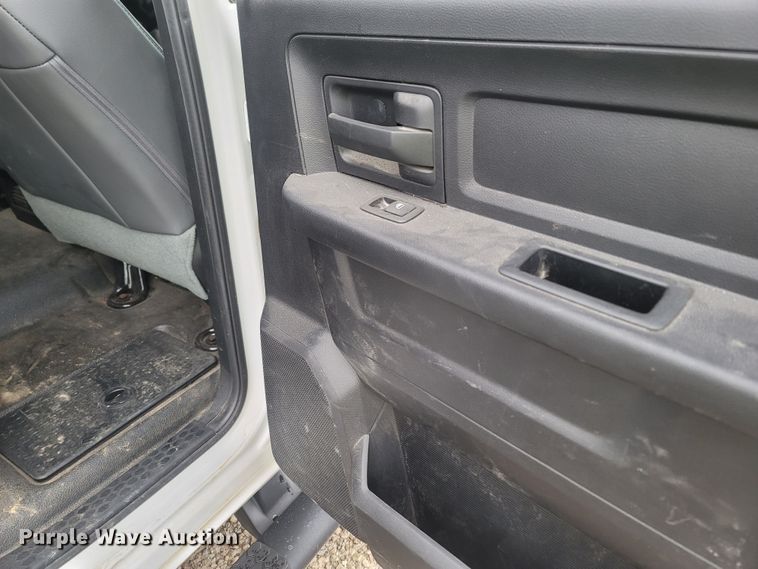 image for item MH9624 2016 Dodge Ram 2500HD  Crew Cab pickup truck