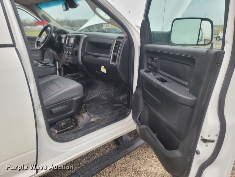 image for item MH9624 2016 Dodge Ram 2500HD  Crew Cab pickup truck