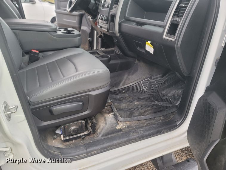 image for item MH9624 2016 Dodge Ram 2500HD  Crew Cab pickup truck