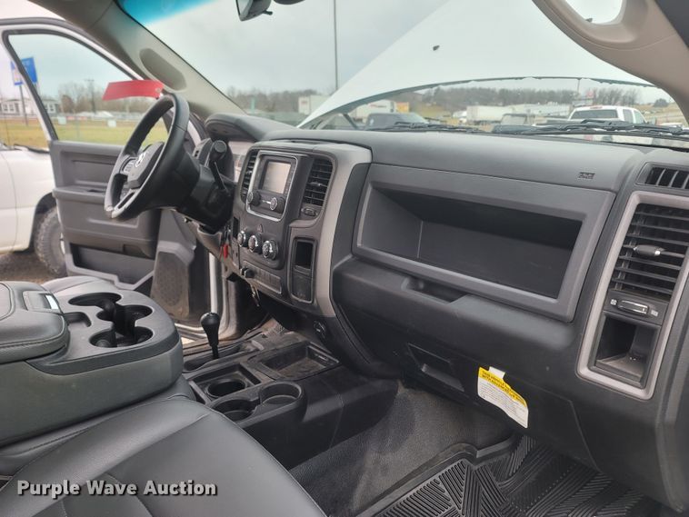 image for item MH9624 2016 Dodge Ram 2500HD  Crew Cab pickup truck