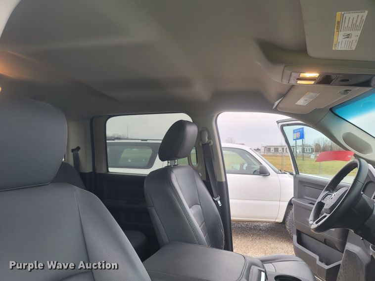 image for item MH9624 2016 Dodge Ram 2500HD  Crew Cab pickup truck