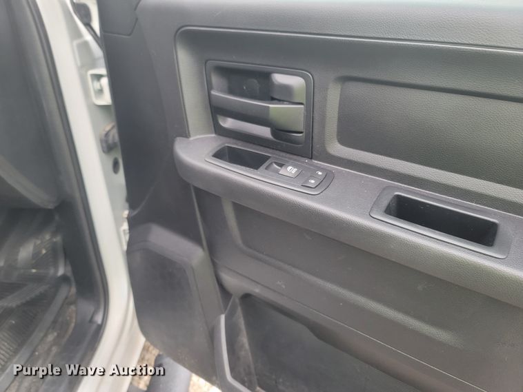 image for item MH9624 2016 Dodge Ram 2500HD  Crew Cab pickup truck