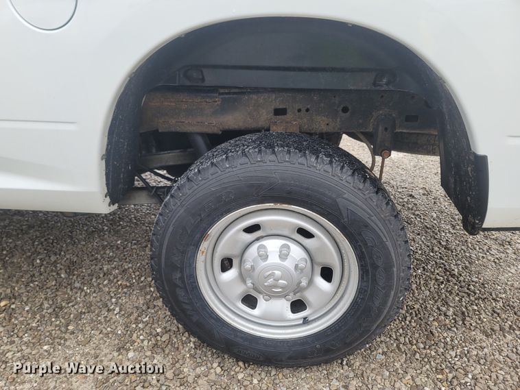 image for item MH9624 2016 Dodge Ram 2500HD  Crew Cab pickup truck