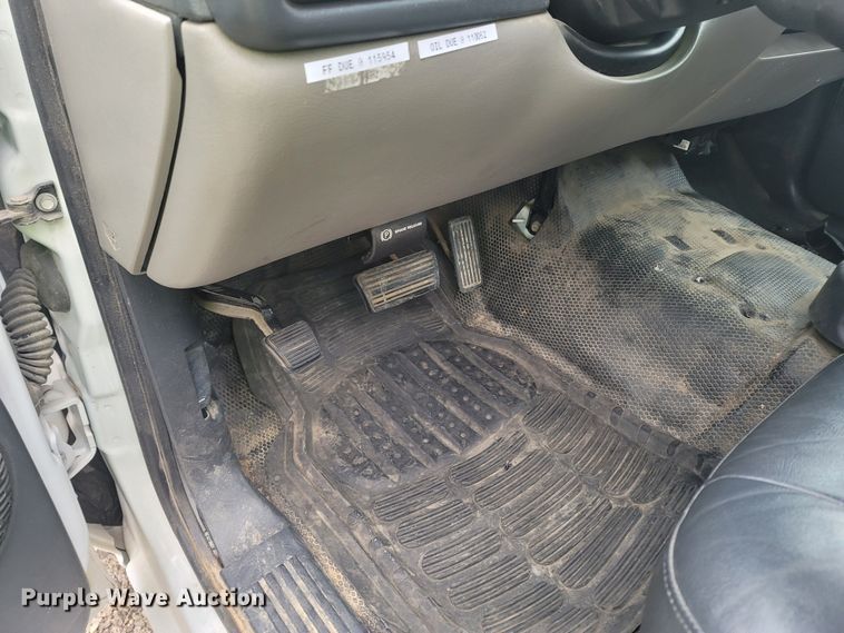 image for item MH9626 2002 Chevrolet Suburban 1500  SUV