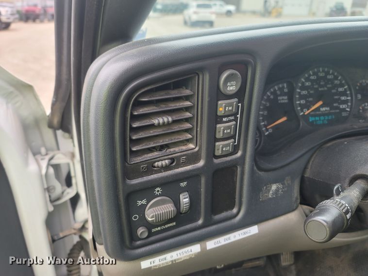 image for item MH9626 2002 Chevrolet Suburban 1500  SUV