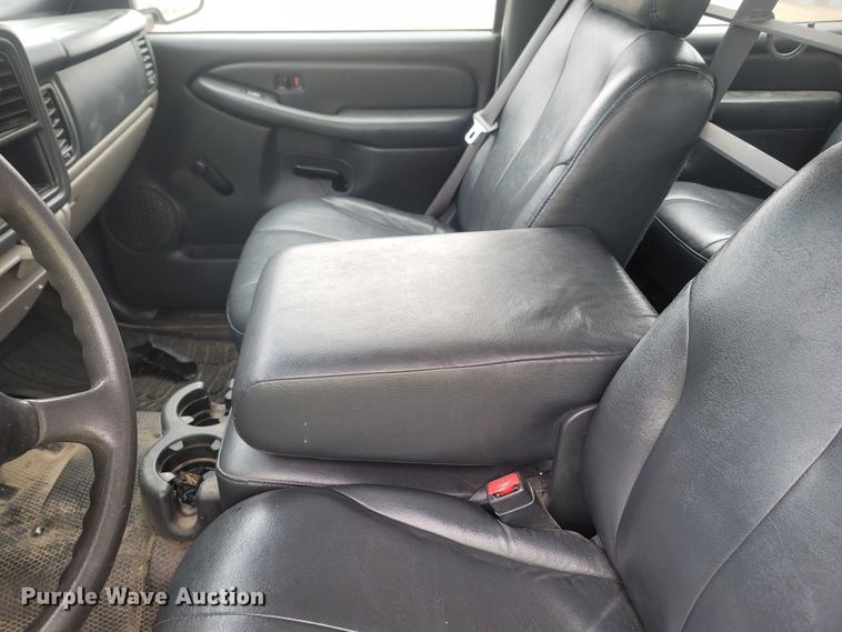 image for item MH9626 2002 Chevrolet Suburban 1500  SUV