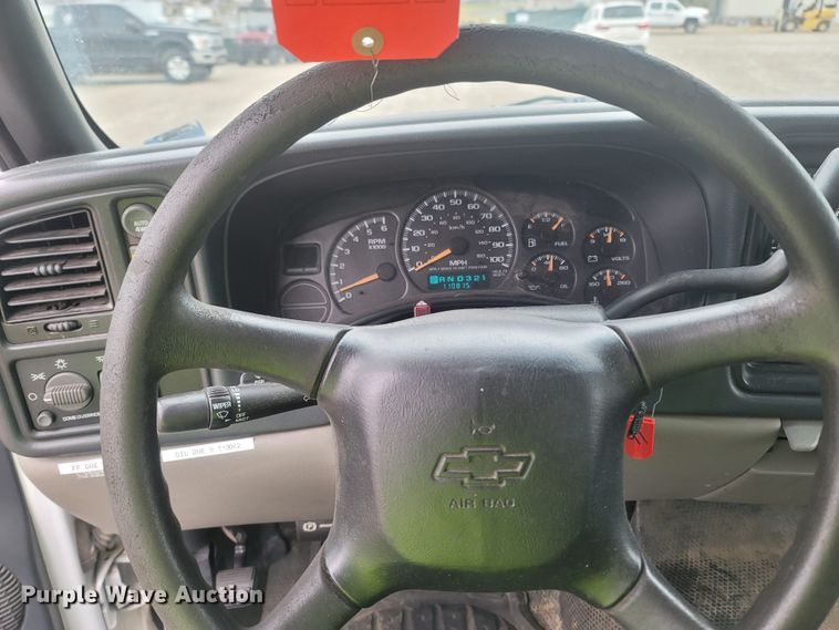 image for item MH9626 2002 Chevrolet Suburban 1500  SUV