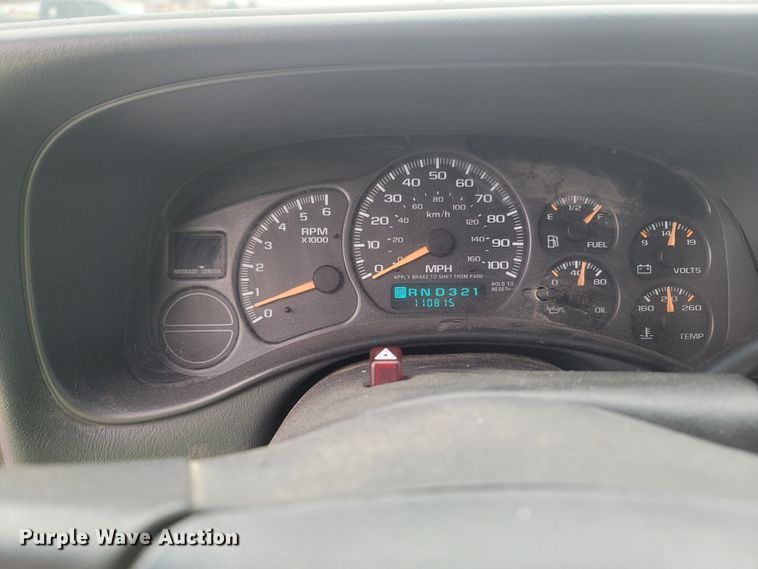 image for item MH9626 2002 Chevrolet Suburban 1500  SUV