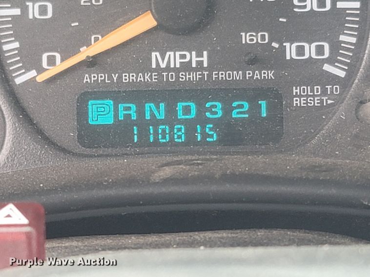 image for item MH9626 2002 Chevrolet Suburban 1500  SUV