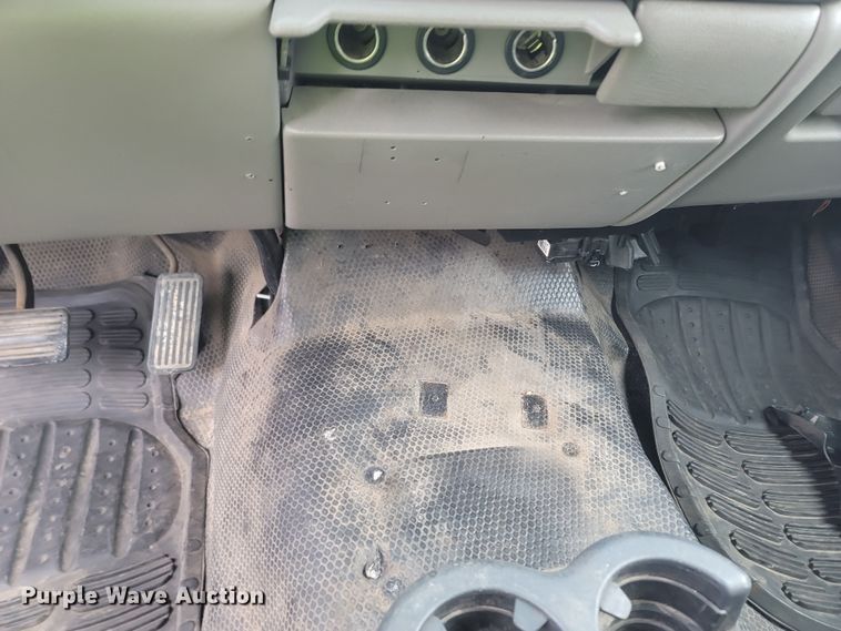 image for item MH9626 2002 Chevrolet Suburban 1500  SUV