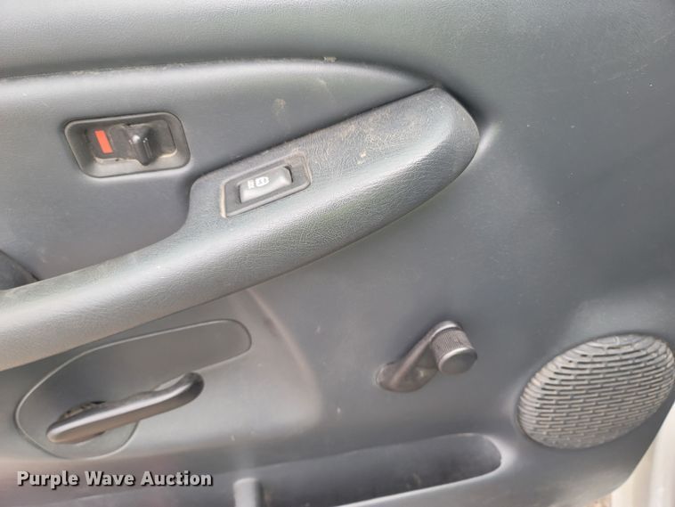 image for item MH9626 2002 Chevrolet Suburban 1500  SUV