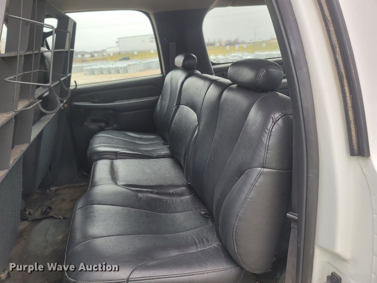 image for item MH9626 2002 Chevrolet Suburban 1500  SUV