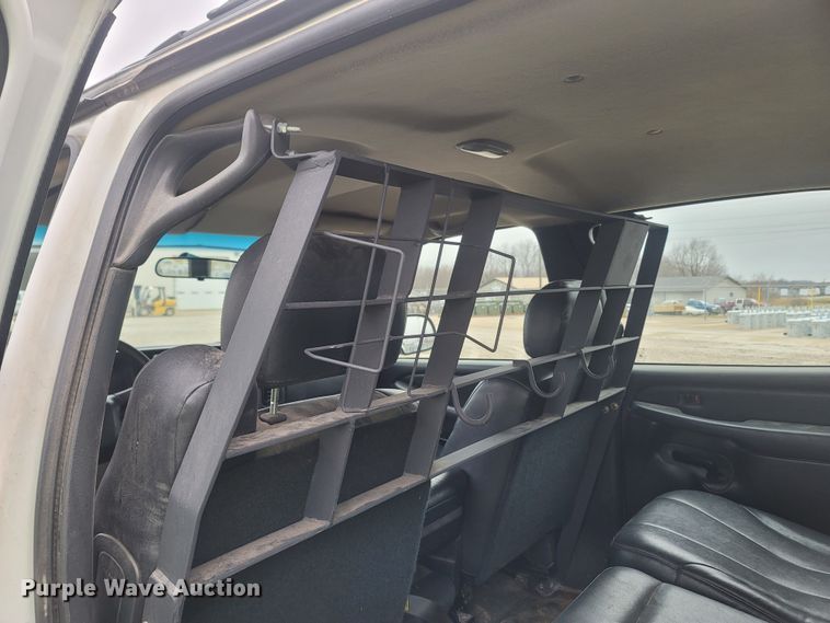 image for item MH9626 2002 Chevrolet Suburban 1500  SUV