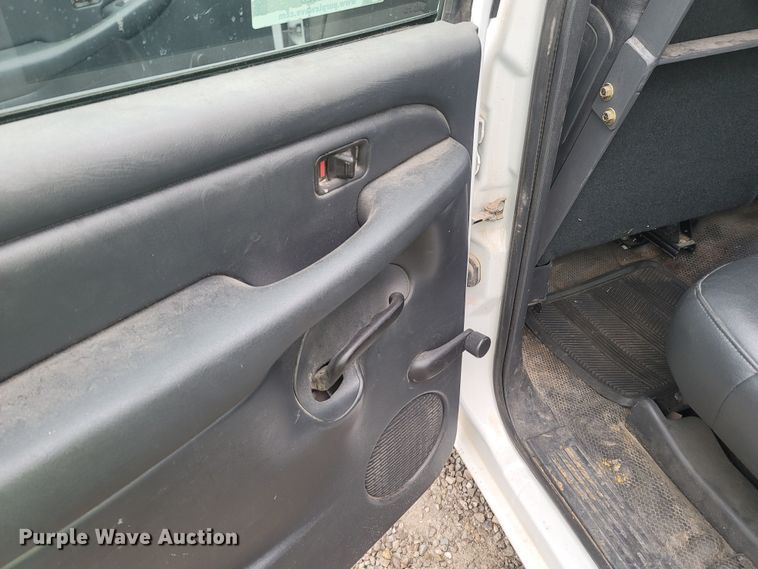 image for item MH9626 2002 Chevrolet Suburban 1500  SUV