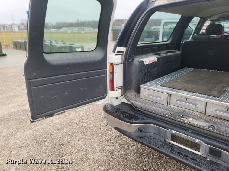 image for item MH9626 2002 Chevrolet Suburban 1500  SUV