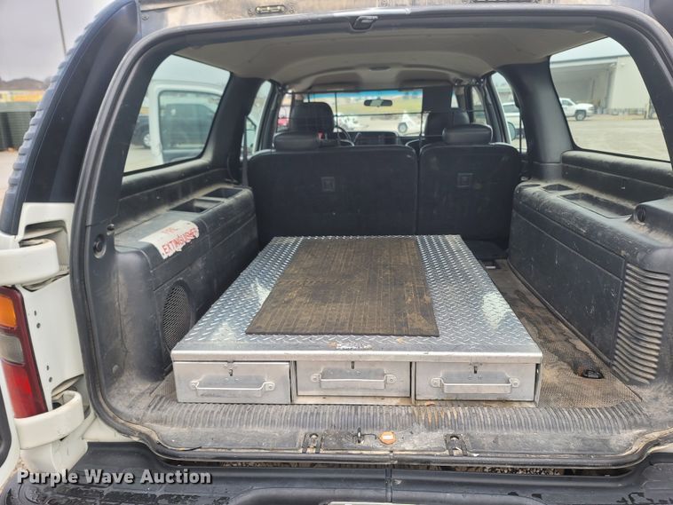 image for item MH9626 2002 Chevrolet Suburban 1500  SUV