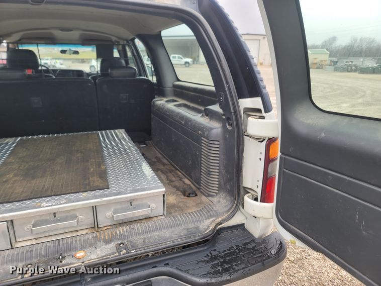 image for item MH9626 2002 Chevrolet Suburban 1500  SUV