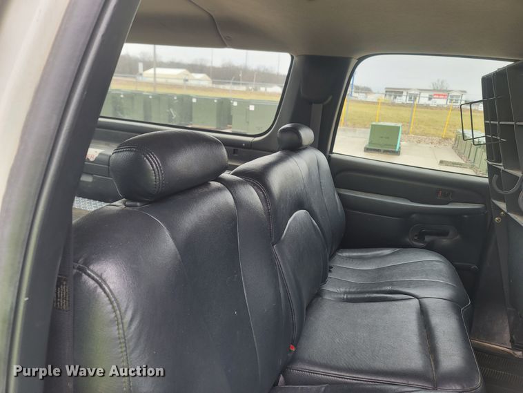 image for item MH9626 2002 Chevrolet Suburban 1500  SUV