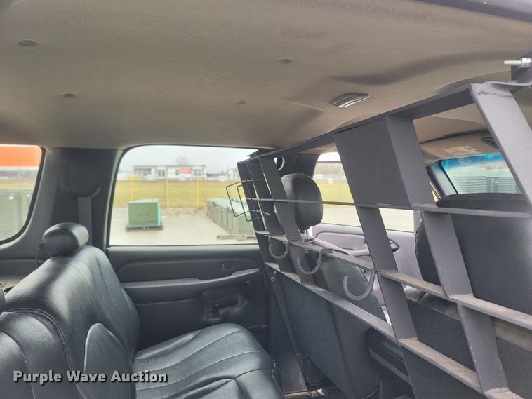 image for item MH9626 2002 Chevrolet Suburban 1500  SUV