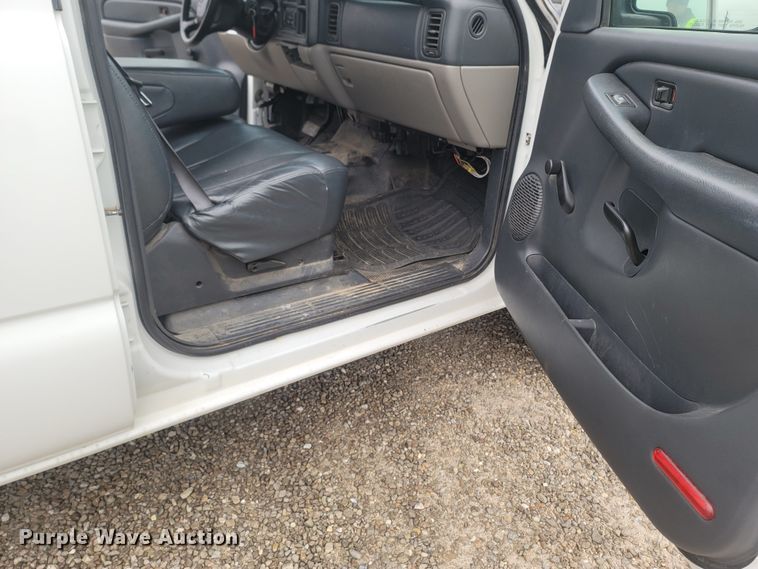 image for item MH9626 2002 Chevrolet Suburban 1500  SUV