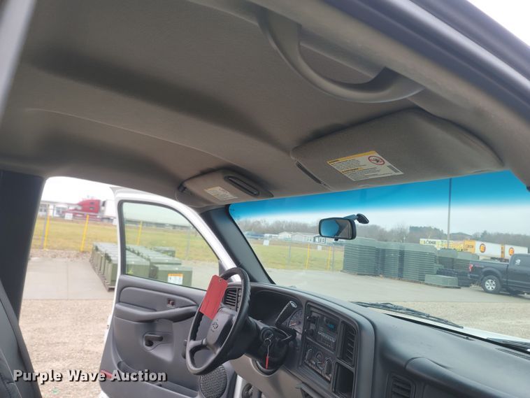 image for item MH9626 2002 Chevrolet Suburban 1500  SUV