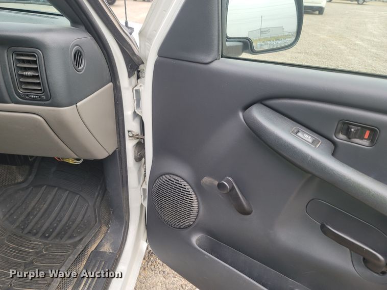 image for item MH9626 2002 Chevrolet Suburban 1500  SUV