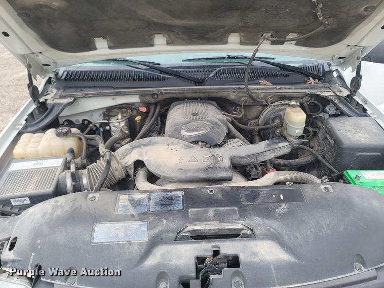 image for item MH9626 2002 Chevrolet Suburban 1500  SUV