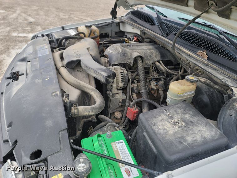 image for item MH9626 2002 Chevrolet Suburban 1500  SUV