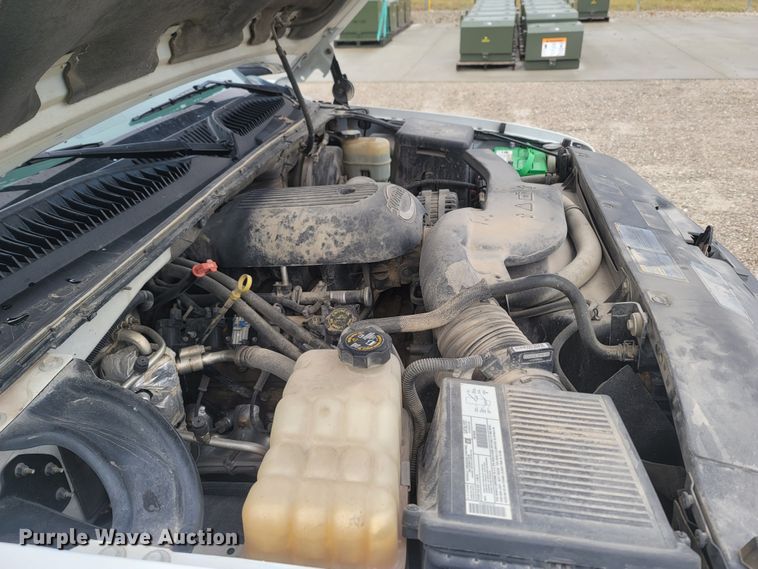 image for item MH9626 2002 Chevrolet Suburban 1500  SUV