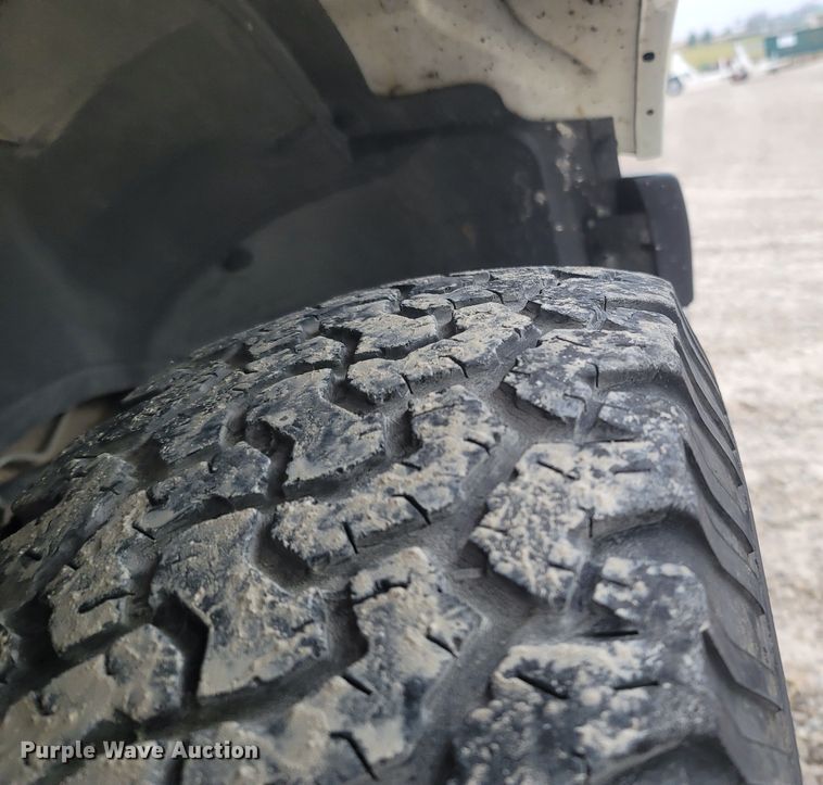 image for item MH9626 2002 Chevrolet Suburban 1500  SUV