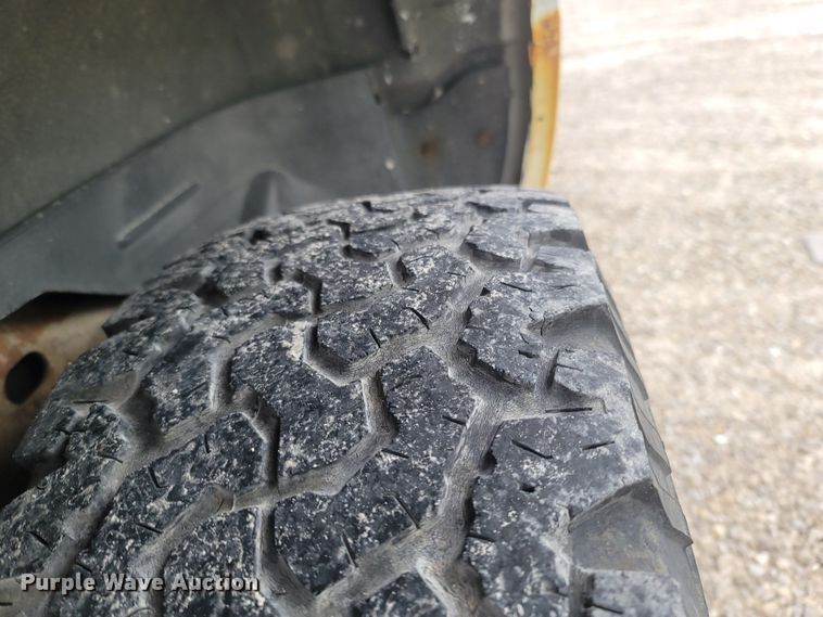 image for item MH9626 2002 Chevrolet Suburban 1500  SUV