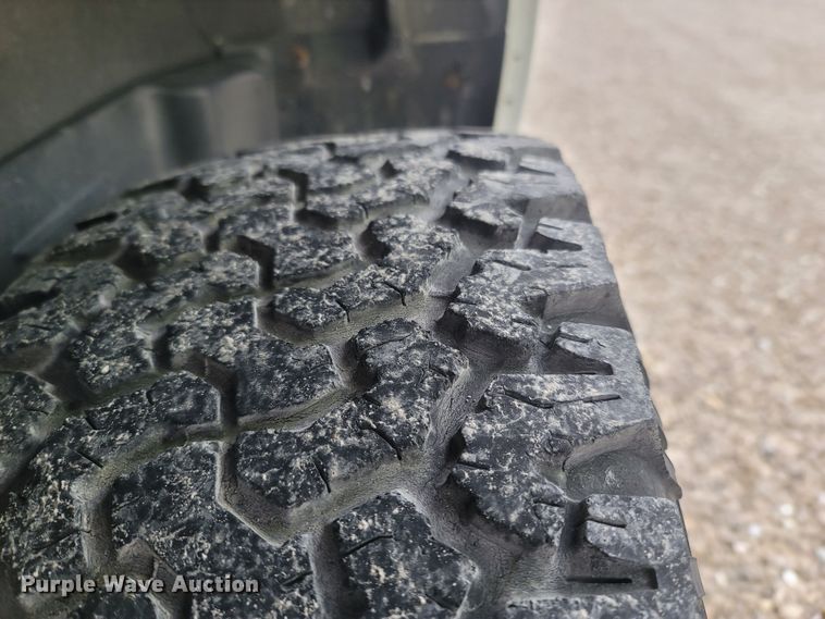 image for item MH9626 2002 Chevrolet Suburban 1500  SUV