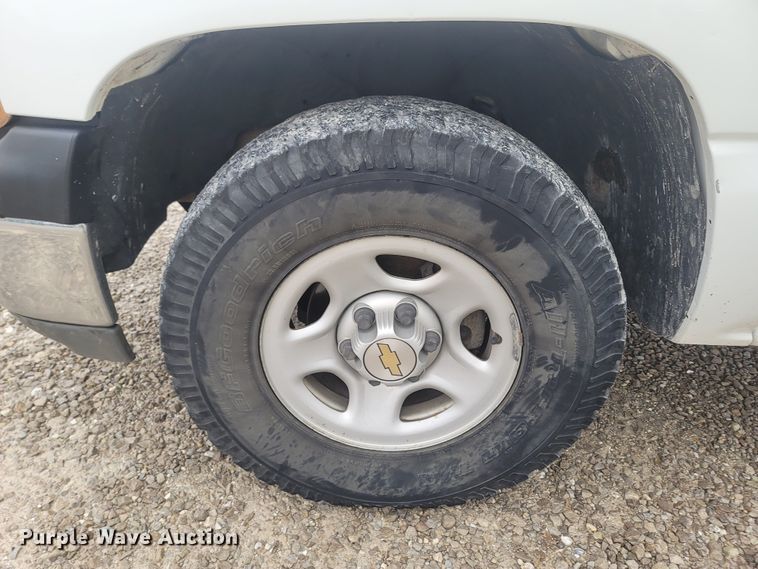 image for item MH9626 2002 Chevrolet Suburban 1500  SUV