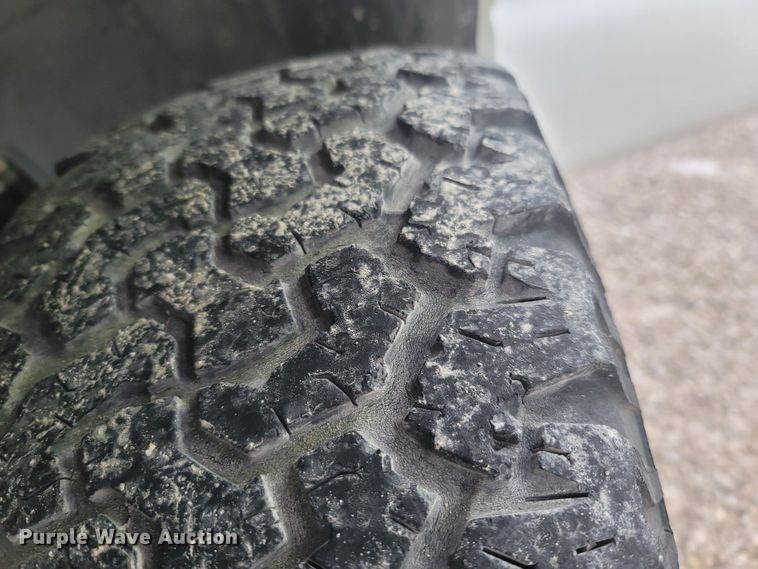 image for item MH9626 2002 Chevrolet Suburban 1500  SUV