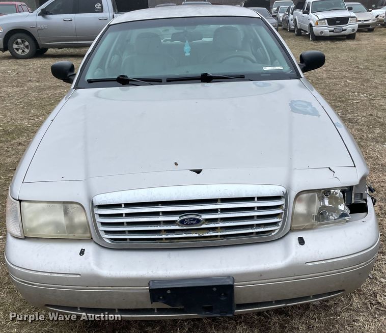 image for item MI9602 2003 Ford Crown Victoria