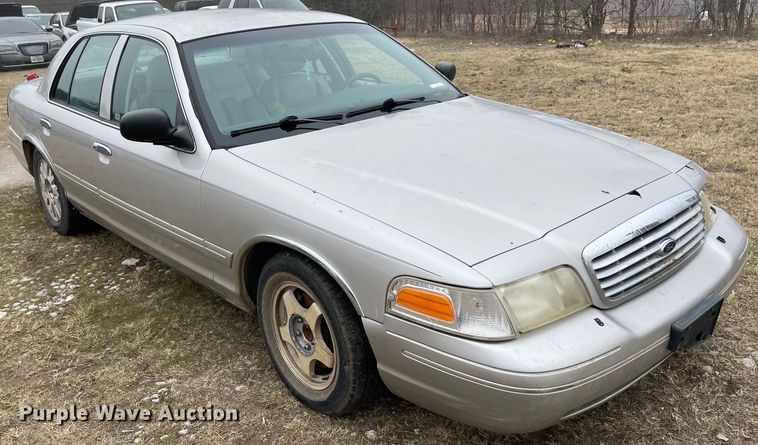 image for item MI9602 2003 Ford Crown Victoria