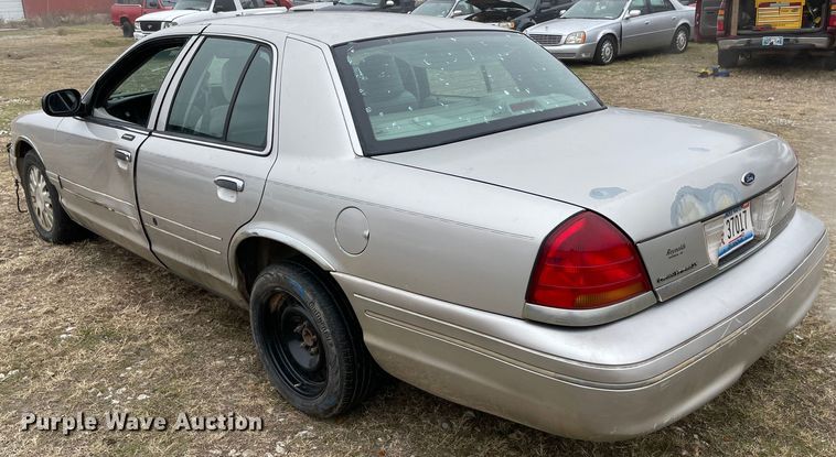 image for item MI9602 2003 Ford Crown Victoria