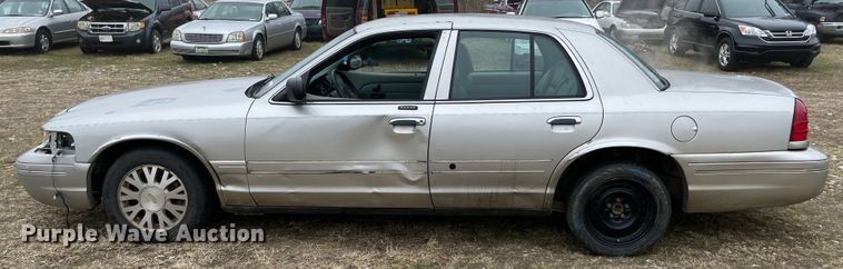 image for item MI9602 2003 Ford Crown Victoria