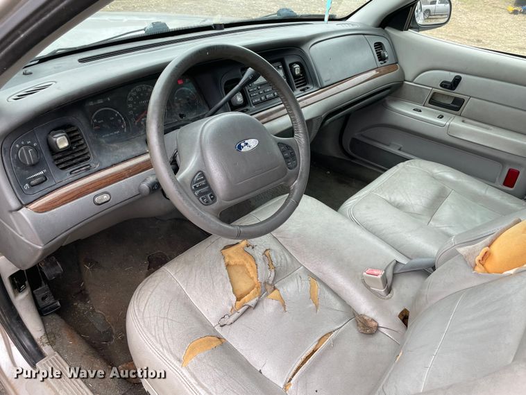 image for item MI9602 2003 Ford Crown Victoria