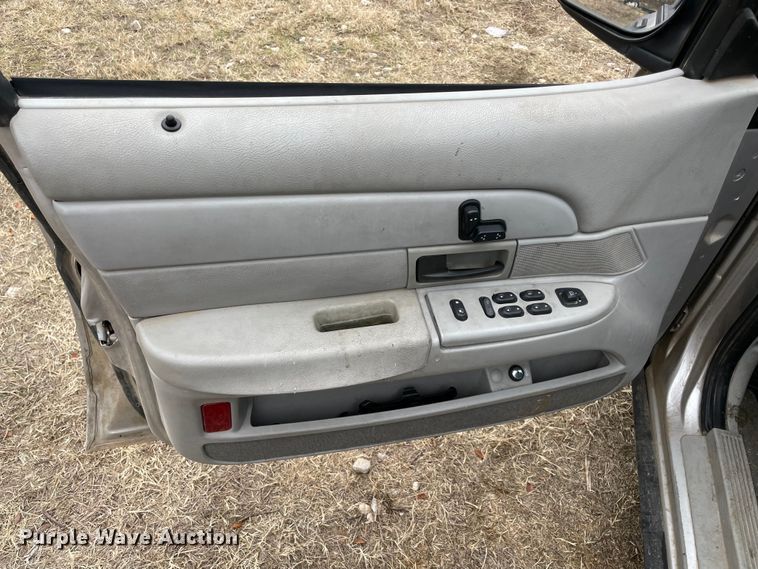 image for item MI9602 2003 Ford Crown Victoria