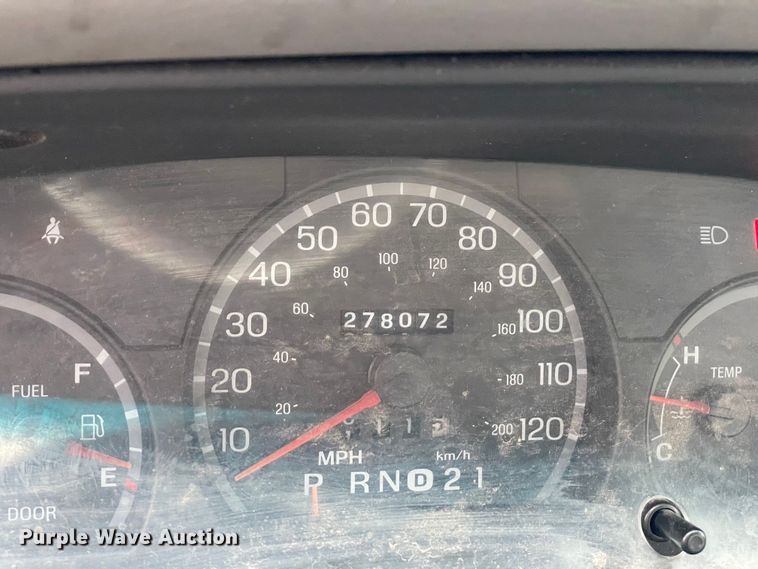 image for item MI9602 2003 Ford Crown Victoria