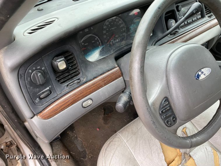 image for item MI9602 2003 Ford Crown Victoria