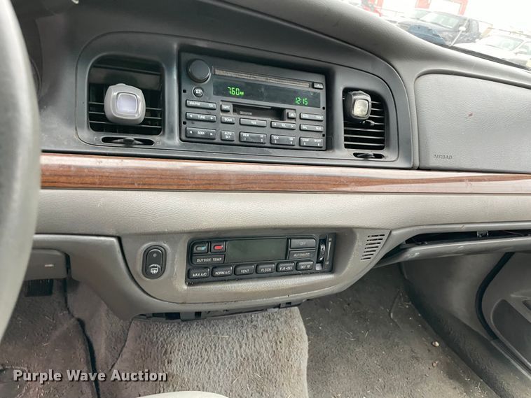 image for item MI9602 2003 Ford Crown Victoria
