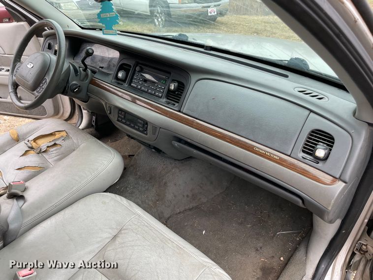 image for item MI9602 2003 Ford Crown Victoria