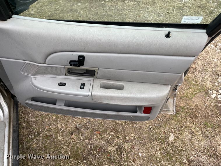 image for item MI9602 2003 Ford Crown Victoria