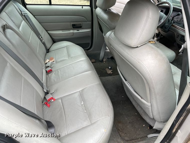 image for item MI9602 2003 Ford Crown Victoria