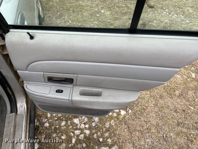 image for item MI9602 2003 Ford Crown Victoria