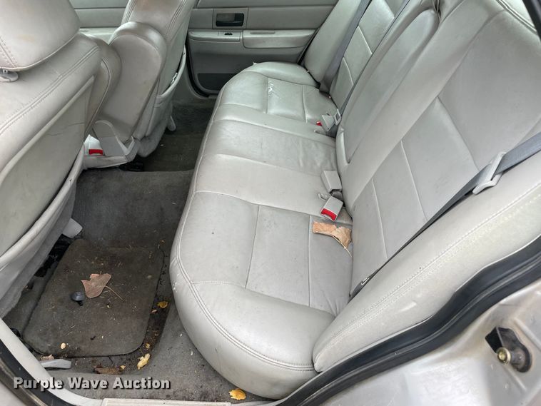 image for item MI9602 2003 Ford Crown Victoria