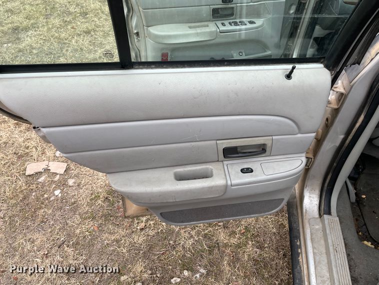 image for item MI9602 2003 Ford Crown Victoria